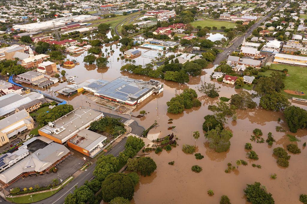Dalam foto yang disediakan oleh Fraser Coast Regional Council, tampak banjir di wilayah Maryborough, Australia, pada Senin (28/2/2022). 