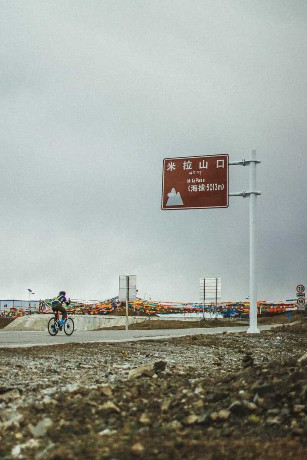 Perjalanan turun menuju kota Lhasa, Tibet. Selasa (12/9/2023).