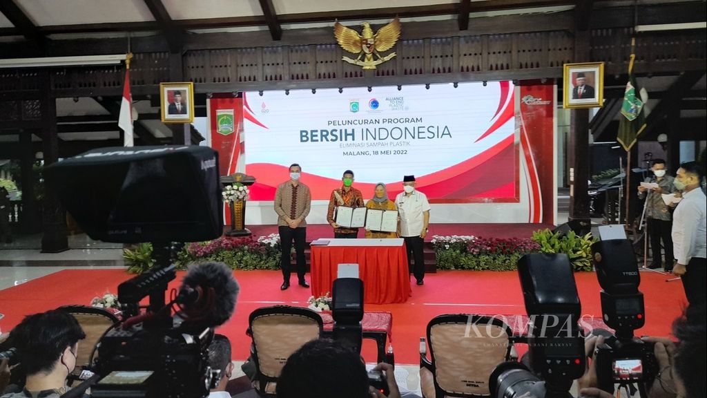 Suasana peluncuran Program Bersih Indonesia yang berlangsung di Pendopo Kabupaten Malang, Kepanjen, Malang, Jawa Timur, Rabu (18/5/2022) sore.