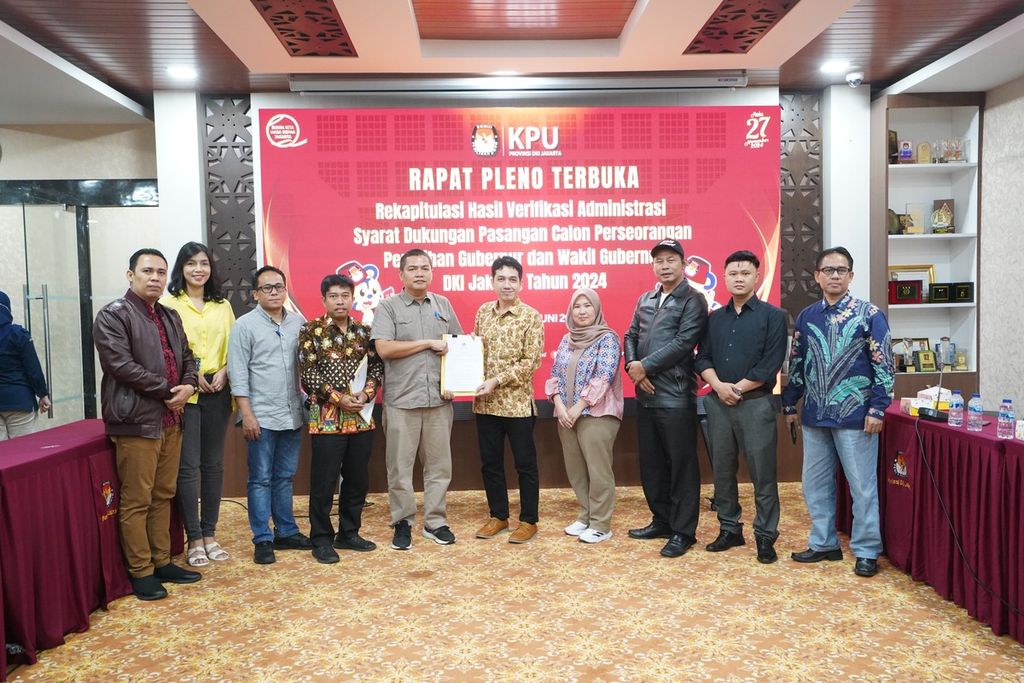 Suasana rapat pleno rekapitulasi hasil verifikasi administrasi Pemilihan Gubernur dan Wakil Guber DKI Jakarta, Minggu (2/6/20245. KPU DKI Jakarta menyatakan bakal pasangan calon perseorangan Dharma Pongrekun dan Kun Wardana belum memenuhi syarat (BMS).