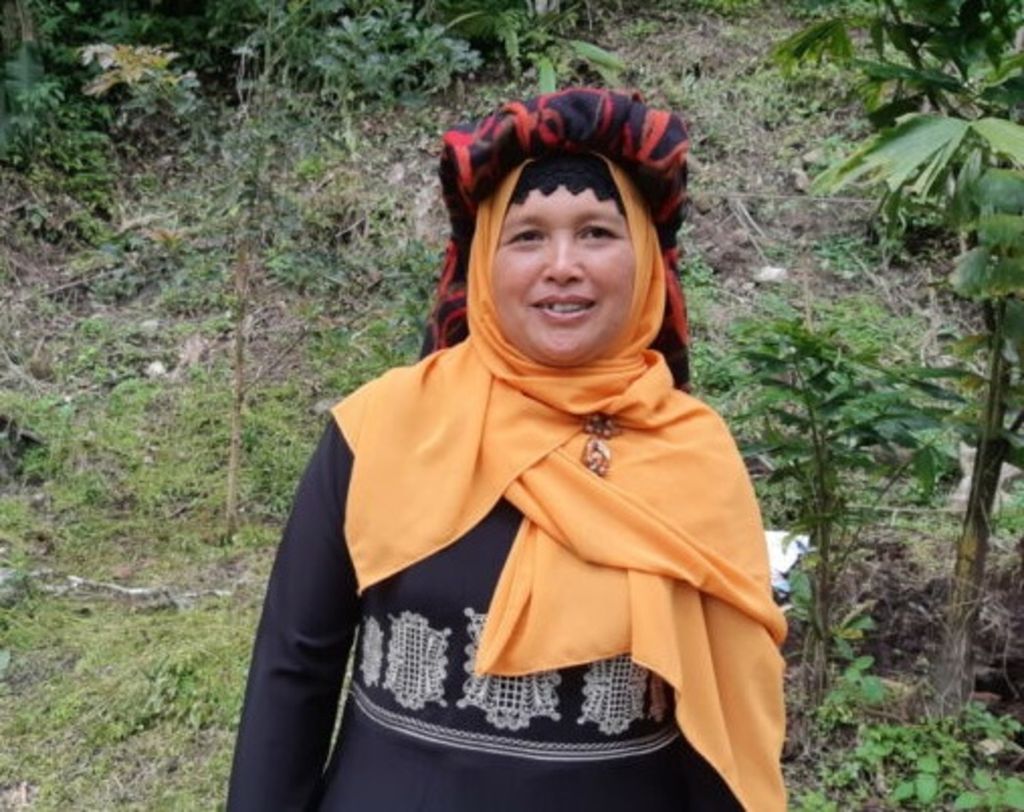 Sumini, Ketua Kelompok Hutan Desa Damaran Baru, Kabupaten Bener Meriah, Aceh. Kawasan hutan Desa Damaran Baru menjadi hutan desa pertama di Aceh yang dikelola oleh kelompok yang penggeraknya mayoritas perempuan.