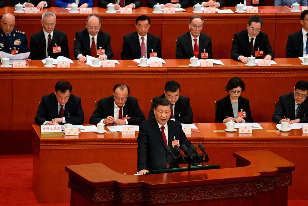 Chinese President Xi Jinping delivered a speech at the closing session of the National People's Congress (NPC) at the Great Hall of the People in Beijing on Monday (13/3/2023). President Xi Jinping was reelected by acclamation during the 14th National People's Congress on Friday (10/3/2023).