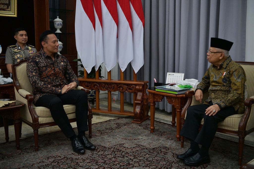 Menteri Agraria dan Tata Ruang/Kepala Badan Pertanahan Nasional Agus Harimurti Yudhoyono mengunjungi Wakil Presiden Ma'ruf Amin di kediaman resmi Wapres di Jakarta, Sabtu (24/2/2024). Kunjungan itu untuk mendapatkan masukan setelah Agus dilantik Presiden Joko Widodo pada Rabu (21/2/2024).