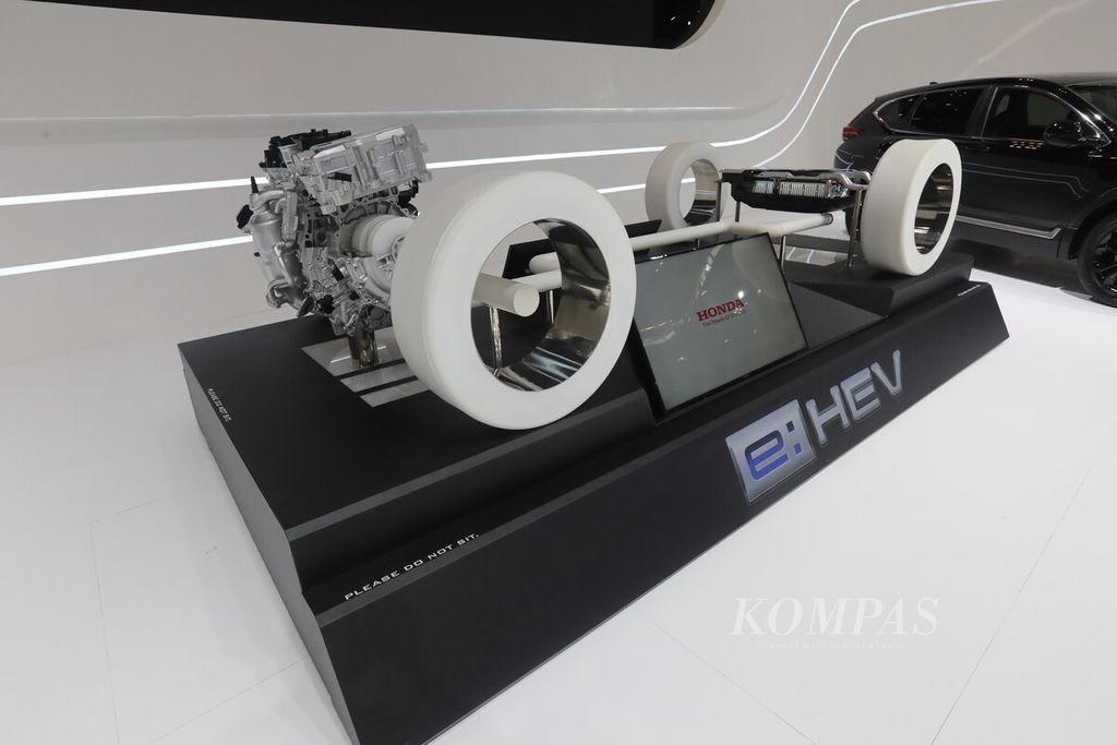 Mesin EHV Honda dipamerkan dalam GIIAS 2022 di ICE BSD, Tangerang, Banten, Kamis (11/8/2022). 