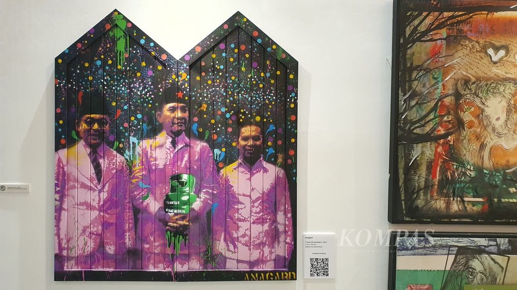 Lukisan karya Anagard berjudul "Three Musketeers" yang dibuat di media aluminium stensil dipamerkan dalam pameran seni rupa Indonesian Dream di Galeri Astra, Jakarta, 3-6 November 2023.