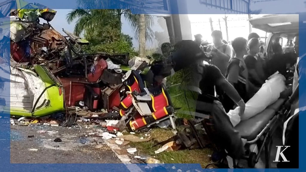 Sebuah bus pariwisata mengalami kecelakaan tunggal di Tol Surabaya-Mojokerto (Sumo) pada Senin, 16 Mei 2022 pagi.