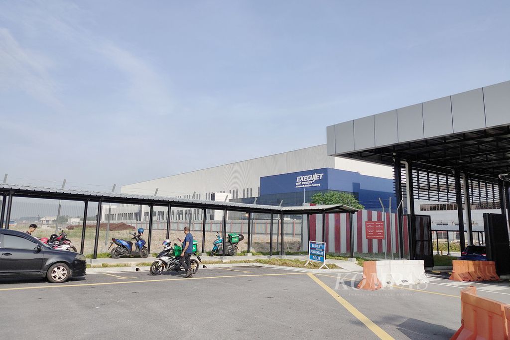 Fasilitas hanggar ExecuJet MRO Services, Kamis (2/5/2024), di Bandara Subang, Selangor, Malaysia. Ini adalah fasilitas MRO khusus jet bisnis terbesar di Malaysia. Fasilitas ini digunakan untuk melayani klien di kawasan Asia Pasifik.