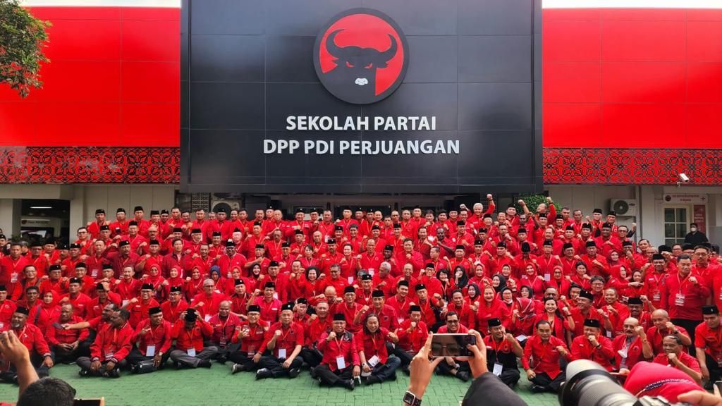 Ratusan kepala daerah dan wakil kepala daerah dari Partai Demokrasi Indonesia Perjuangan atau PDIP menginap di Sekolah Partai, Lenteng Agung, Jakarta Selatan. Mereka hadir untuk mengikuti Rapat Koordinasi Nasional (Rakornas) PDIPdalam rangka konsolidasi partai menghadapi Pemilu 2024 pada Jumat (17/6/2022).