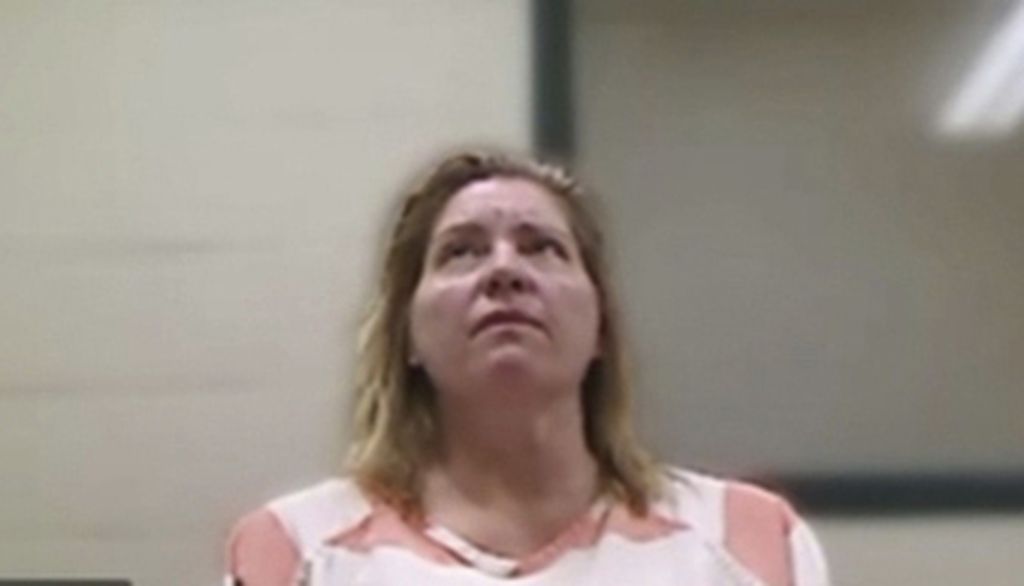 Foto dari Pengadilan Negeri Utah memperlihatkan Jody Hildebrandt, dalam sidang virtual, Jumat (8/9/2023). Ia didakwa dalam kasus penganiayaan anak dalam pembuatan konten soal pengasuhan di media sosial.