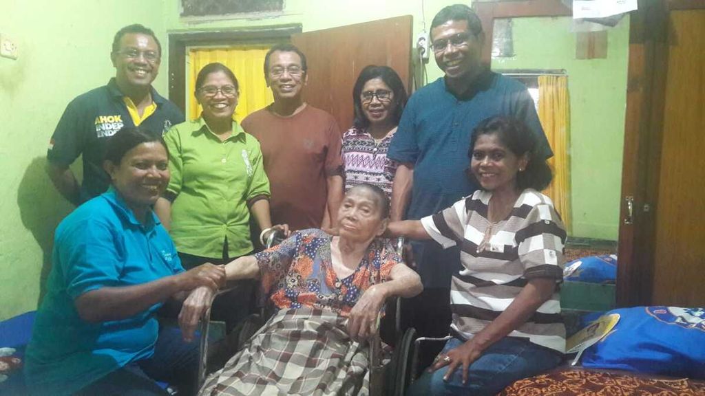 Father Paulus Budi Kleden SVD (standing, right) in a photo with his family and mother, Dorothea Sea Halan (sitting in a wheelchair).