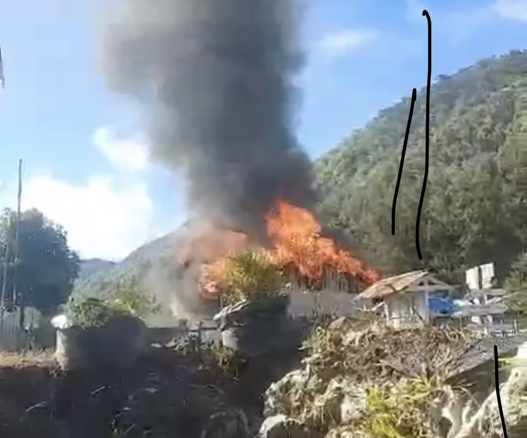 Elementary school building burned by OPM in Pogapa, Homeyo District, Intan Jaya Regency, Central Papua, Wednesday (1/5/2024).