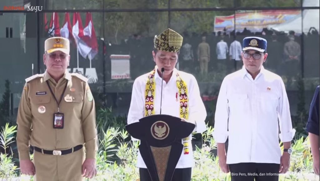 Presiden Joko Widodo meresmikan Bandara Singkawang di Kalimantan Barat, Rabu (20/3/2024).