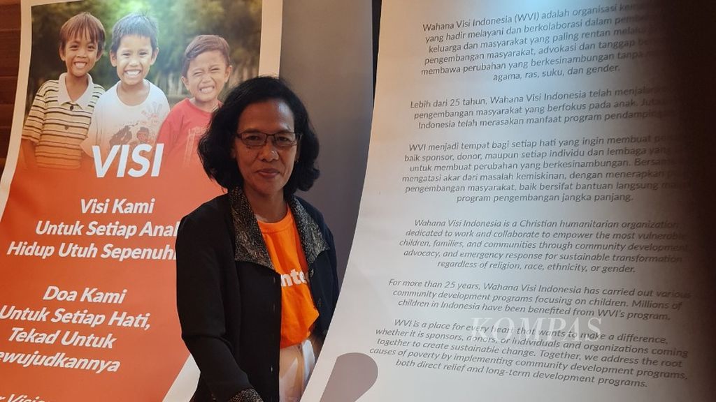 Kurnia Mahanani, sukarelawan WVI di Palu, Sulawesi Tengah, menjadi aktivis Perlindungan Anak Terpadu Berbasis Masyarakat (PATBM) di desanya dan Ketua Asosiasi Simpan Pinjam untuk kesejahteraan Anak (ASKA) di daerah Parigi Moutung, Palu. 