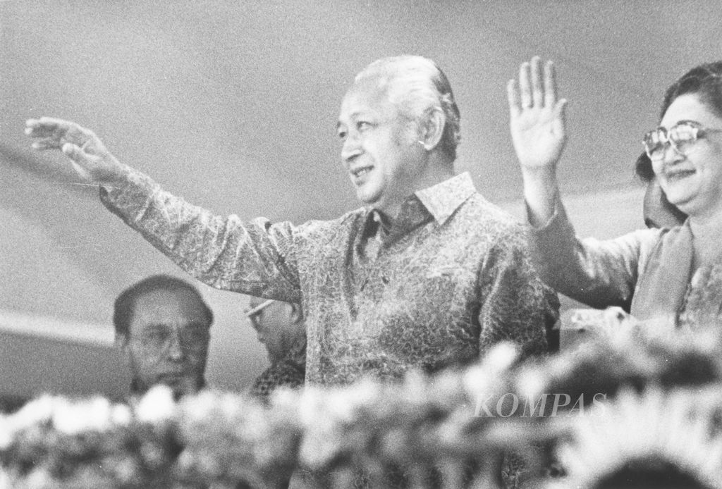 Presiden Soeharto pada pencanangan 9 September sebagai Hari Olahraga Nasional di Stadion Sriwedari Solo, 9 September 1983.