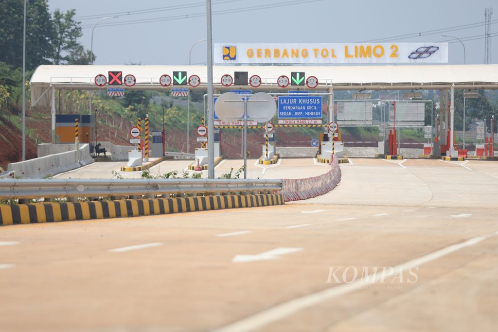Gerbang Tol Limo 2 yang masih belum beroperasi di Jalan Tol Cinere-Jagorawi (Cijago) seksi 3B di kawasan Limo, Kota Depok, Jawa Barat, Rabu (13/12/2023). 