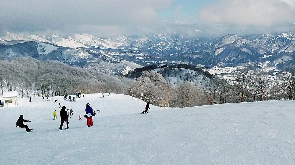  Pemandangan Pegunungan Alpen Jepang, dilihat dari puncak Resor Ski Hakuba Goryu. Pemandangan Resor Ski Hakuba Goryu. 