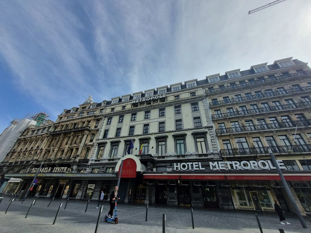 Hotel Metropole, tempat berlangsungnya Konferensi Solvay Pertama, di Brussels, Belgia, 17 September 2023. Konferensi Solvay Pertama diadakan tahun 1911. 