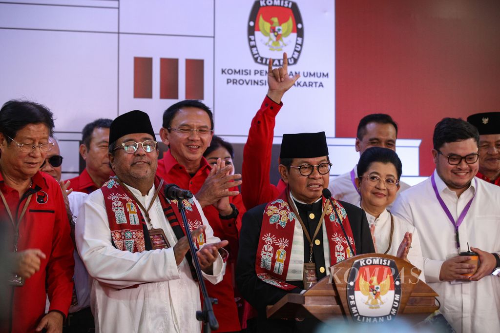 Bakal calon dan wakil calon gubernur DKI Jakarta Pramono Anung dan Rano Karno setelah mendaftarkan diri untuk Pilkada DKI Jakarta 2024 di KPU DKI Jakarta, Rabu (28/8/2024).