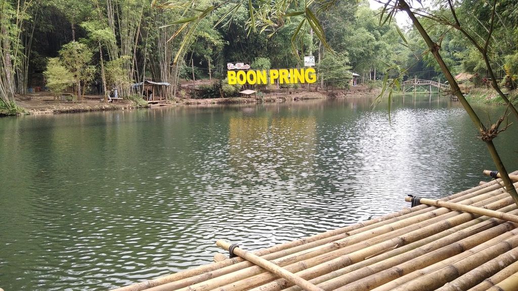 Suasana lokasi wisata Boon Pring yang berisi 115 varietas bambu dan mata air di Desa Sanankerto, Kabupaten Malang, Jawa Timur, Jumat (15/10/2021).