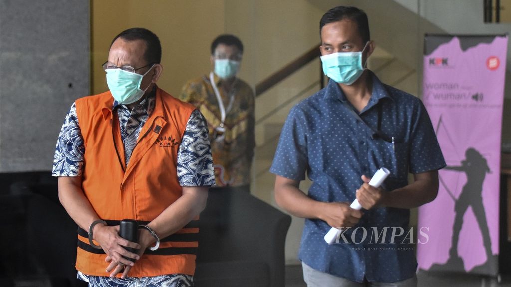 Bekas Sekretaris Mahkamah Agung Nurhadi keluar dari ruang penyidikan Komisi Pemberantasan Korupsi, Kuningan, Jakarta, Selasa (29/9/2020). 