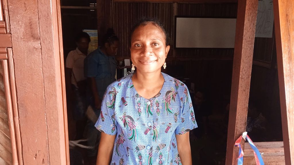 Ketua Kelompok Perempuan Ingger Wewal, Novilla Aru, di Kampung Sawesuma, Kabupaten Jayapura.