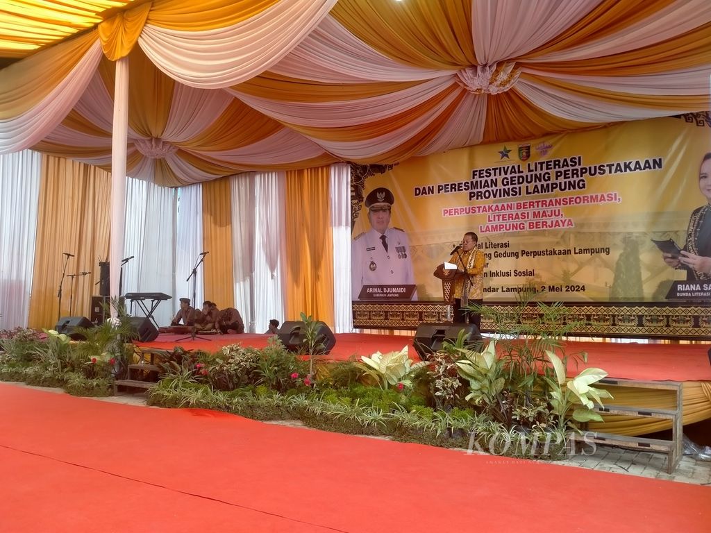 Gubernur Lampung Arinal Djunaidi memberikan sambutan pada acara peresmian Gedung Perpustakaan Provinsi Lampung, Kamis (2/5/2024).