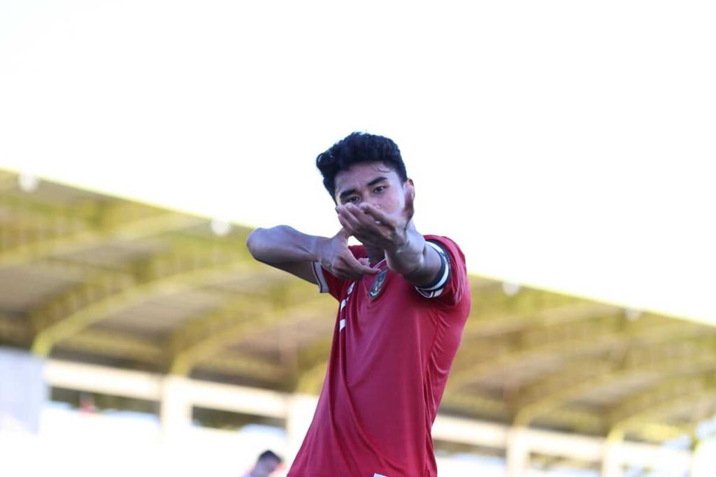 Kapten tim U-20 Indonesia, Muhammad Ferrari, berselebrasi seusai mencetak gol yang membuat Indonesia membalikkan keadaan menjadi 2-1 saat melawan Moldova U-20 dalam laga uji coba di Stadion Manavgat Ataturk, Antalya, Turki, Selasa (1/10.2022) malam WIB.