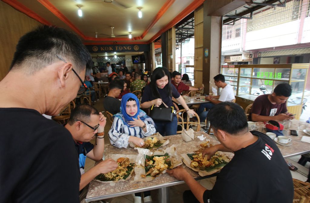 Suasana Kedai Kopi Kok Tong di Pematang Siantar, Sumatera Utara, Minggu (7/7/2019).