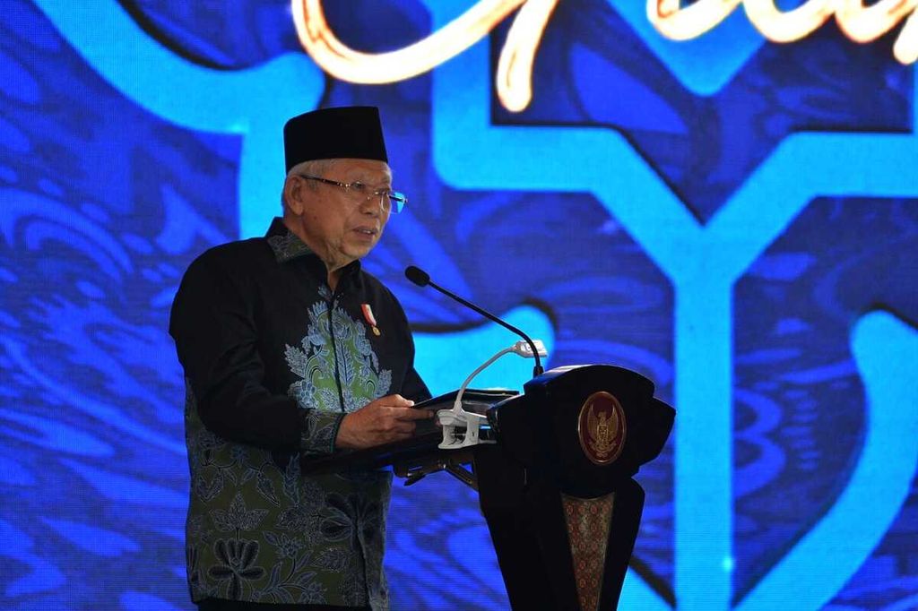 Wakil Presiden Ma’ruf Amin memberi sambutan dalam Grand Launching Allianz Syariah, di Jakarta, Kamis (16/11/2023).