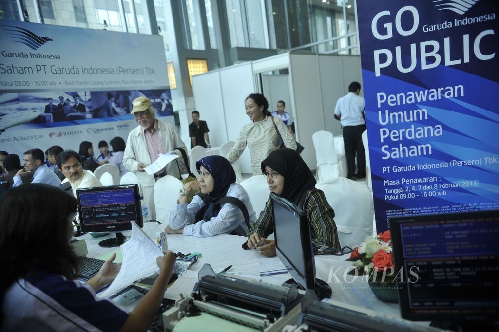 Penawaran umum perdana saham atau initial public offering (IPO) PT Garuda Indonesia TBK di Bapindo Plaza, Jakarta, Rabu (2/2/2011). Harga per lembar saham ditawarkan Rp 750. IPO juga dilakukan pada 4, 7, dan 8 Februari 2011