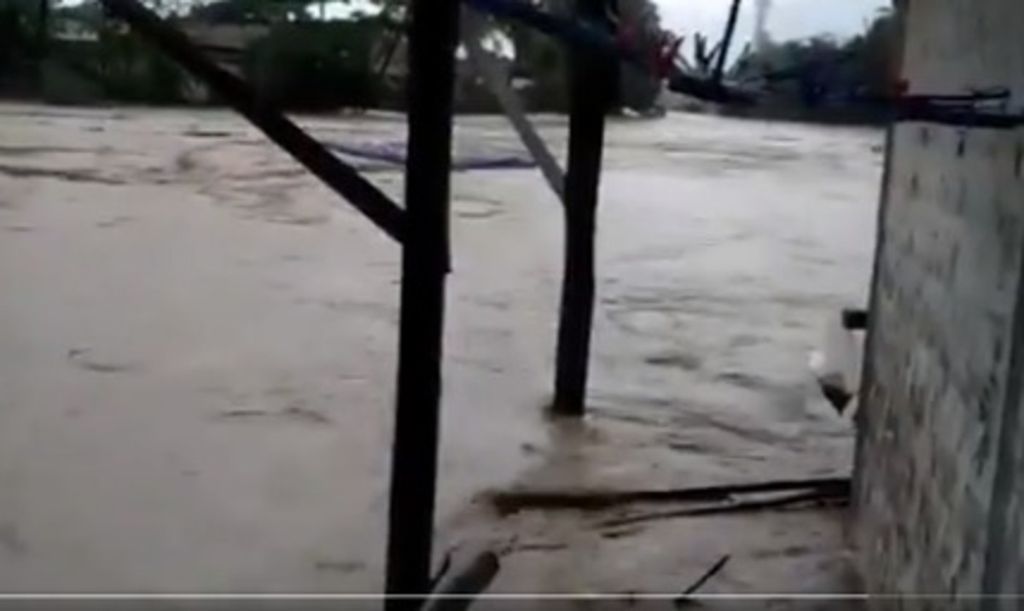 Banjir bandang melanda tiga kecamatan di Kabupaten Garut, Jawa Barat, Senin (12/10/2020) dini hari.