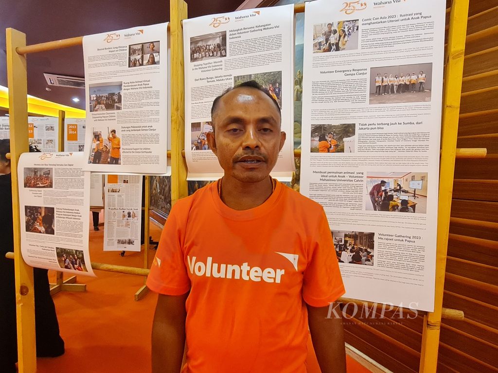 Mesron Kue dari Kupang, relawan WVI di Kupang, NTT. 
