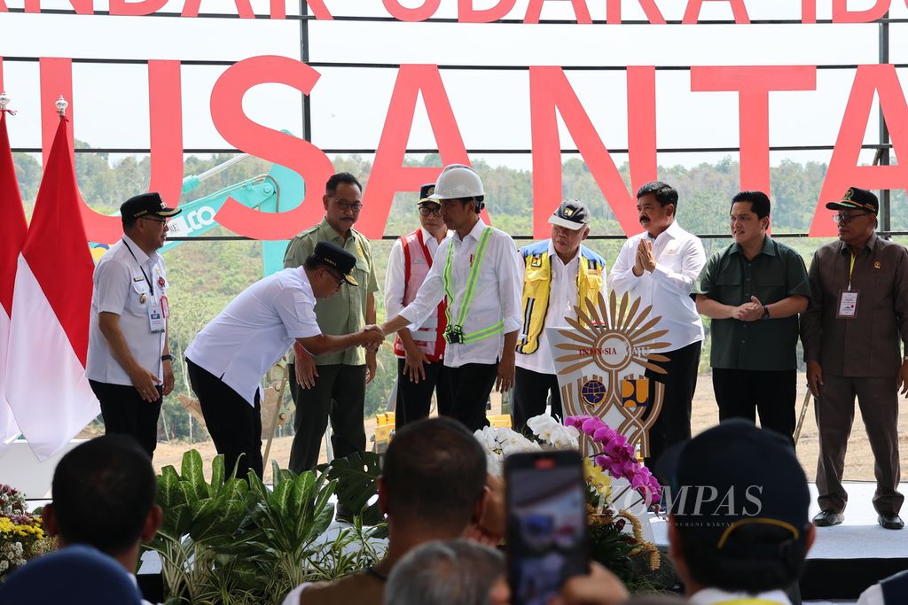 Presiden Joko Widodo meresmikan dimulainya pembangunan Bandar Udara Ibu Kota Nusantara di Kalimantan Timur, Rabu (1/11/2023).