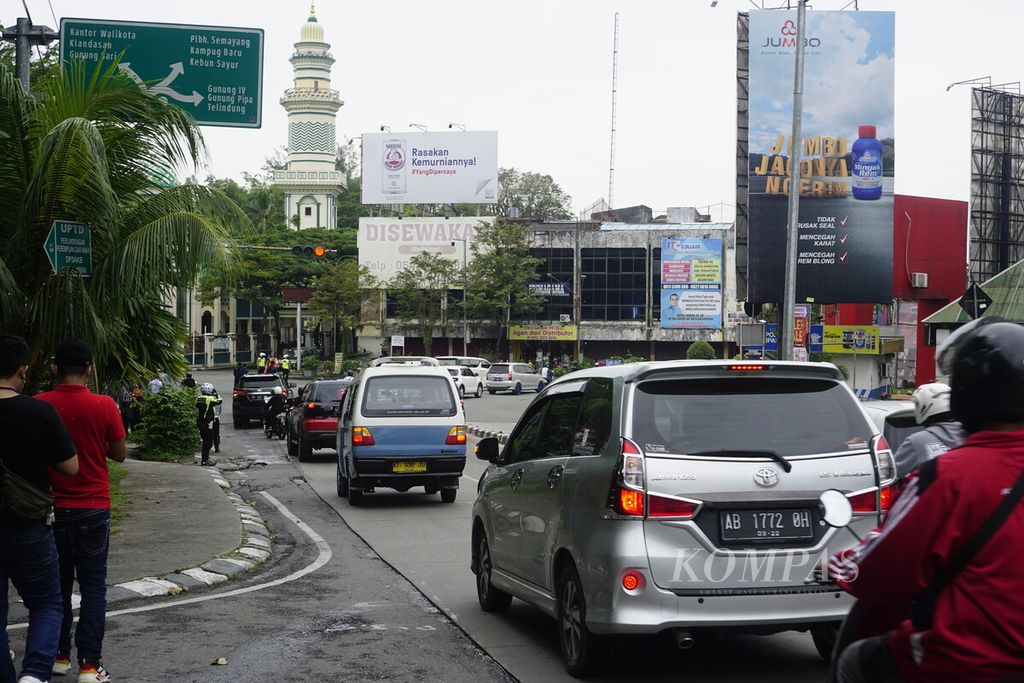 Suasana jalan menurun kilometer 0 Jalan Soekarno-Hatta di Simpang Muara Rapak, Kota Balikpapan, Kalimantan Timur, Minggu (23/1/2022). Ini adalah lokasi kecelakaan maut yang terjadi Jumat (21/1/2022) hingga menewaskan 4 korban jiwa dan 31 luka-luka.