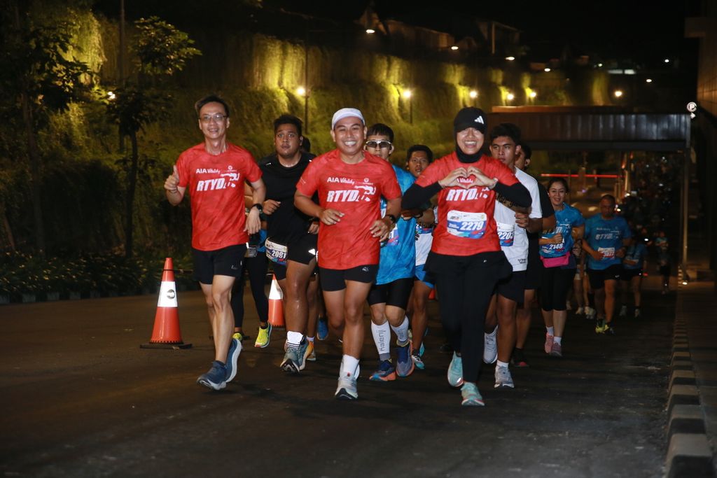 Peserta Run 'Till You Drop di Amphitheater-Living World Denpasar, Bali, Minggu (8/10/2023). Ajang yang memasuki tahun ke-6 ini diselenggarakan oleh Komunitas IndoRunners Bali dengan tema ”Berlari lebih lama, lebih panjang, tanpa cedera”.