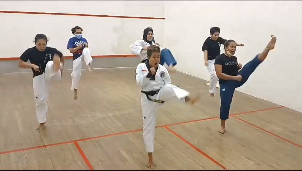 Suasana latihan tim Latihan Foreigner's Hong Kong Taekwondo Association (FHKTA), yang terdiri atas pekerja migran Indonesia, menjelang perayaan 17 Agustus 2023.