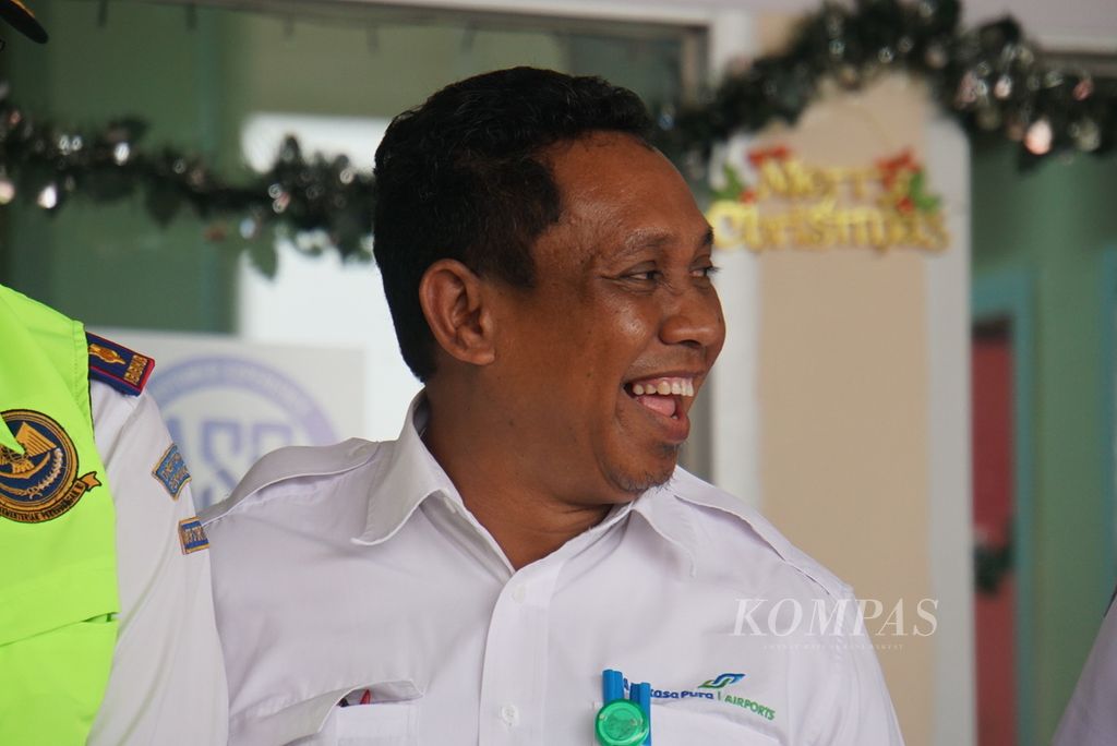 General Manager Bandara Sam Ratulangi Manado Minggus Gandeguai saat ditemui pada Kamis (19/12/2019) saat pembukaan Posko Angkutan Natal dan Tahun Baru 2020 yang disebut Ruang Solusi dibuka di Bandara Sam Ratulangi Manado, Sulawesi Utara.
