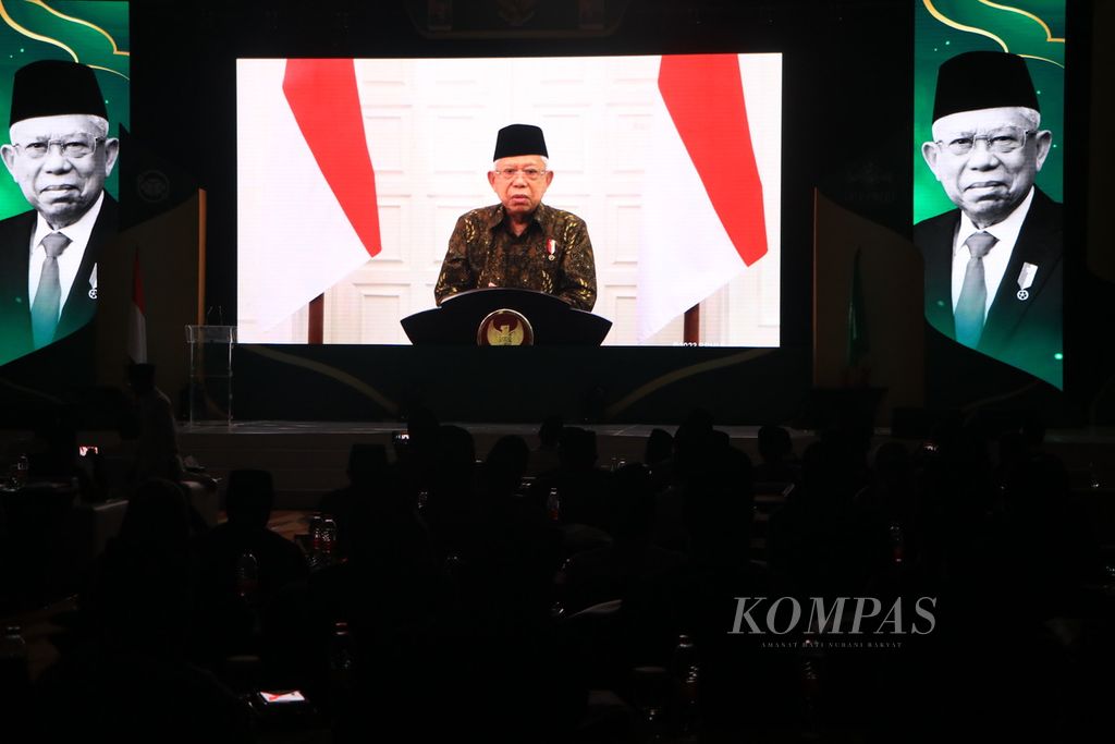 Wakil Presiden Ma'ruf Amin memberikan sambutan melalui sambungan video dalam Rapat Kerja Nasional Lembaga Perguruan Tinggi Nahdlatul Ulama di Medan, Sumatera Utara, Rabu (8/3/2023).