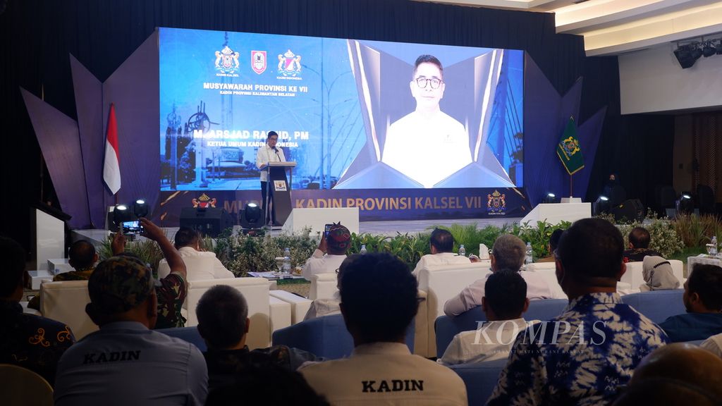 Peserta mengikuti acara pembukaan Musyawarah Provinsi VII Kamar Dagang dan Industri Indonesia (Kadin) Kalimantan Selatan di Banjarmasin, Senin (12/9/2022).