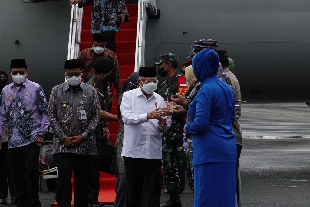 Menggunakan pesawat kepresidenan Boeing 737-4 TNI AU, Wapres didampingi Ibu Wury tiba di Bandara Syamsudin Noor, Banjarmasin dari Bandara Internasional Halim Perdanakusuma, Jakarta, Rabu (10/8/2022). 