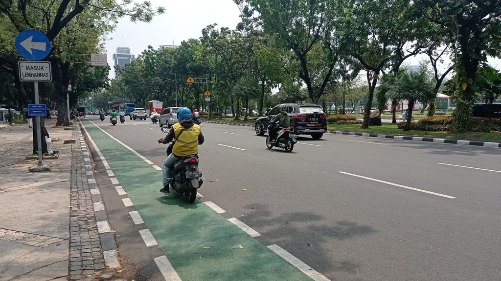 Traffic situation on Jalan Medan Merdeka Selatan, Central Jakarta, Tuesday (20/9/2022).