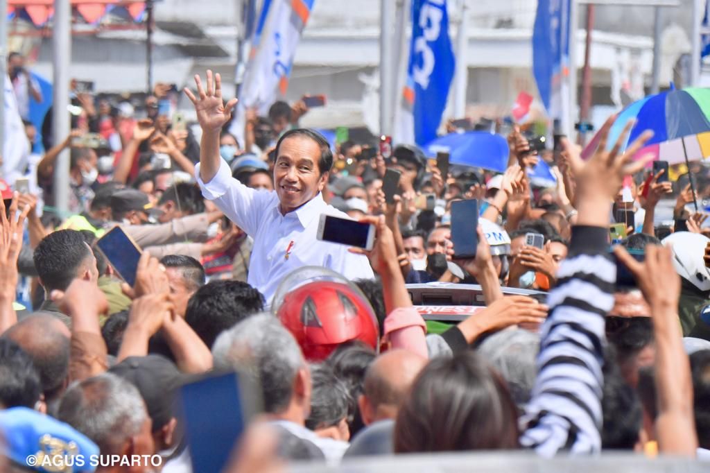 Presiden Joko Widodo saat mengunjungi Pasar Inpres Matawai, Waingapu, Sumba Timur, Kamis (2/6/2022). 