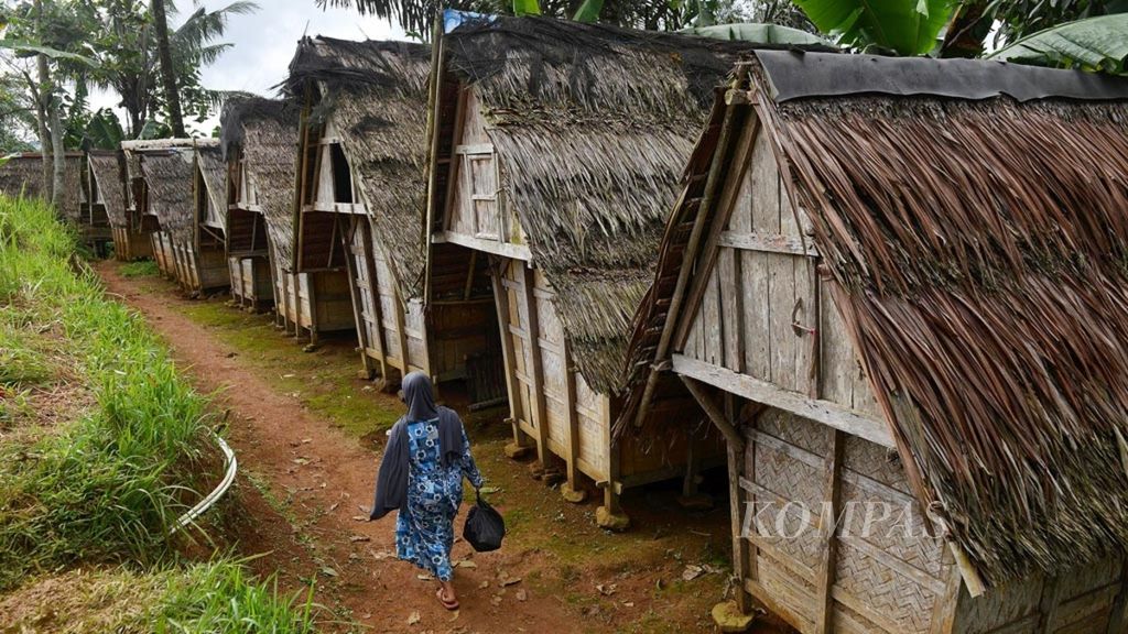 Some of the rice barns owned by residents in Sirnaresmi Village, Cisolok District, Sukabumi Regency, Thursday (3/1/2018). This rice barn is used by indigenous people to store their harvest.