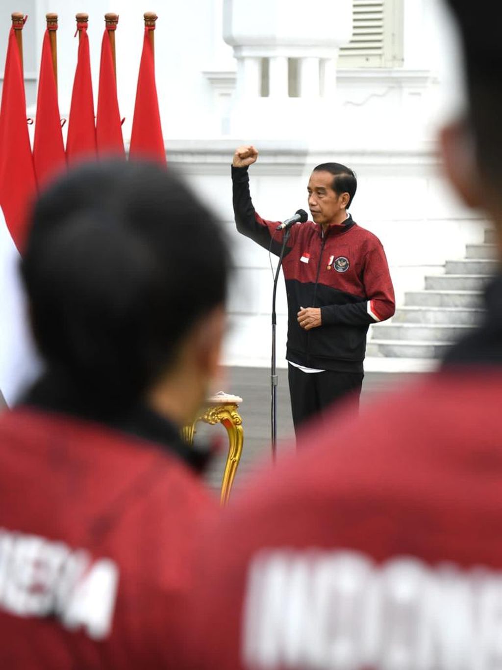 Presiden Joko Widodo melepas kontingen Indonesia yang akan berlaga pada SEA Games Ke-31 di Vietnam pada 12-23 Mei 2022, Acara pelepasan digelar di halaman Istana Merdeka, Jakarta, Senin (9/5/2022).