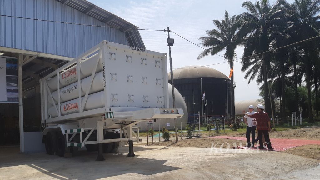 Pabrik biogas terkompresi atau Biomethane Compressed Natural Gas (BioCNG) mulai beroperasi setelah selesai dibangun di sentra sawit di Kabupaten Langkat, Sumatera Utara, Senin (22/1/2024).