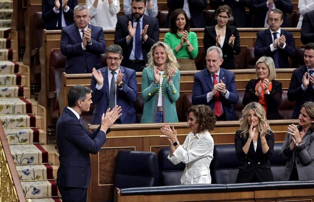 Spanish Prime Minister Pedro Sanchez (left) received applause from members of parliament and the government cabinet after delivering a speech recognizing Palestine as a state at the Congress of Deputies in Madrid, Spain on May 22, 2024.