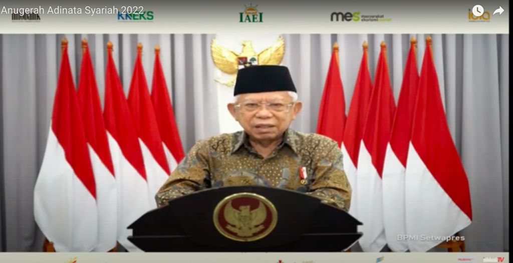 Wakil Presiden Ma’ruf Amin pada acara Talkshow dan Anugerah Adinata Syariah 2022 melalui konferensi video di Jakarta, Kamis (14/4/2022) malam.