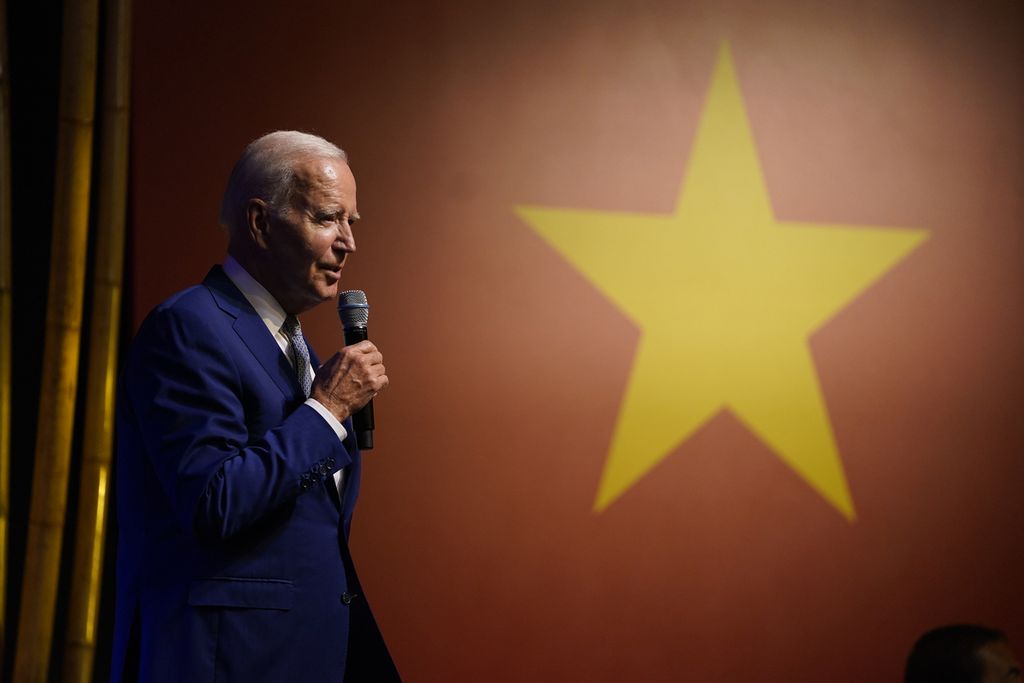 Presiden AS Joe Biden berbicara kepada media pada Minggu (10/9/2023) malam dalam kunjungan kenegaraan di Hanoi, Vietnam. 