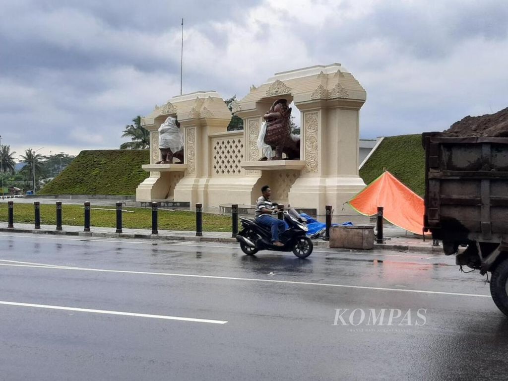 Salah satu gerbang masuk kawasan Borobudur di Palbapang, Kecamatan Mungkid, Kabupaten Magelang, Senin (17/1/2022). Pembangunan gerbang ini sudah 100 persen selesai.