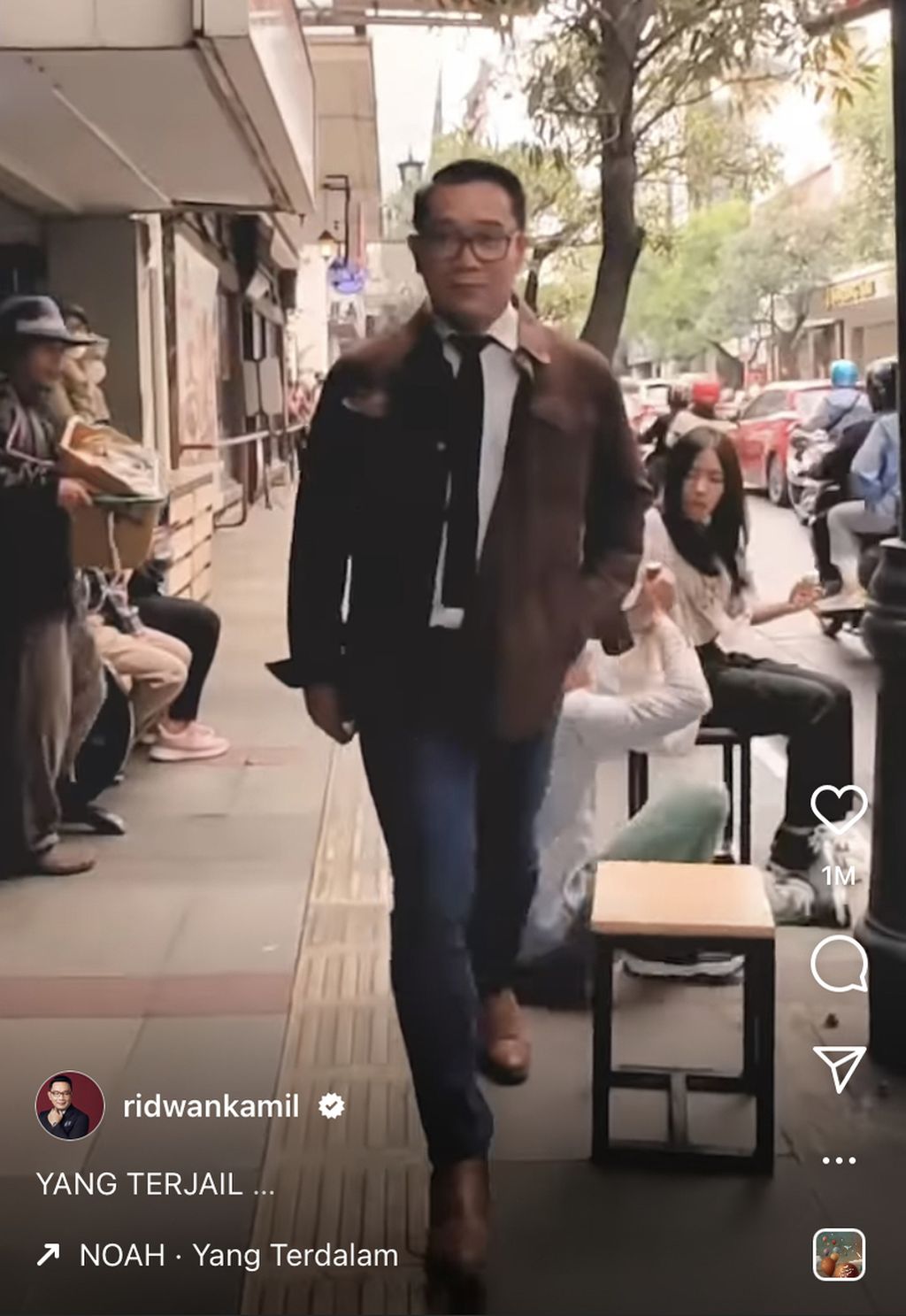 Tangkapan layar akun Instagram @ridwankamil yang menampilkan video Gubernur Jawa Barat Ridwan Kamil saat sedang memparodikan video musik grup band Noah yang berjudul ”Yang Terdalam”.